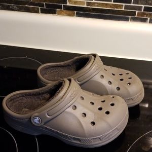 insulated camo crocs